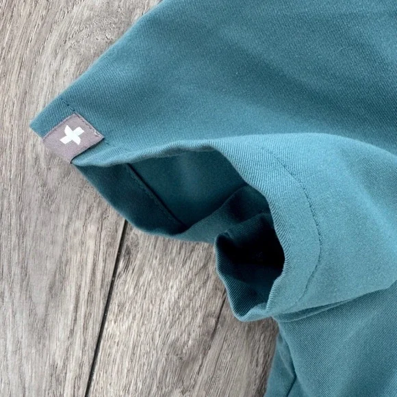 FIGS Scrubs Women Teal V Neck Short Sleeve Top With Chest Pocket - Picture 5 of 6